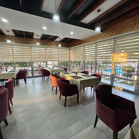 Hotel Halibas Ulcinj Bagian luar foto