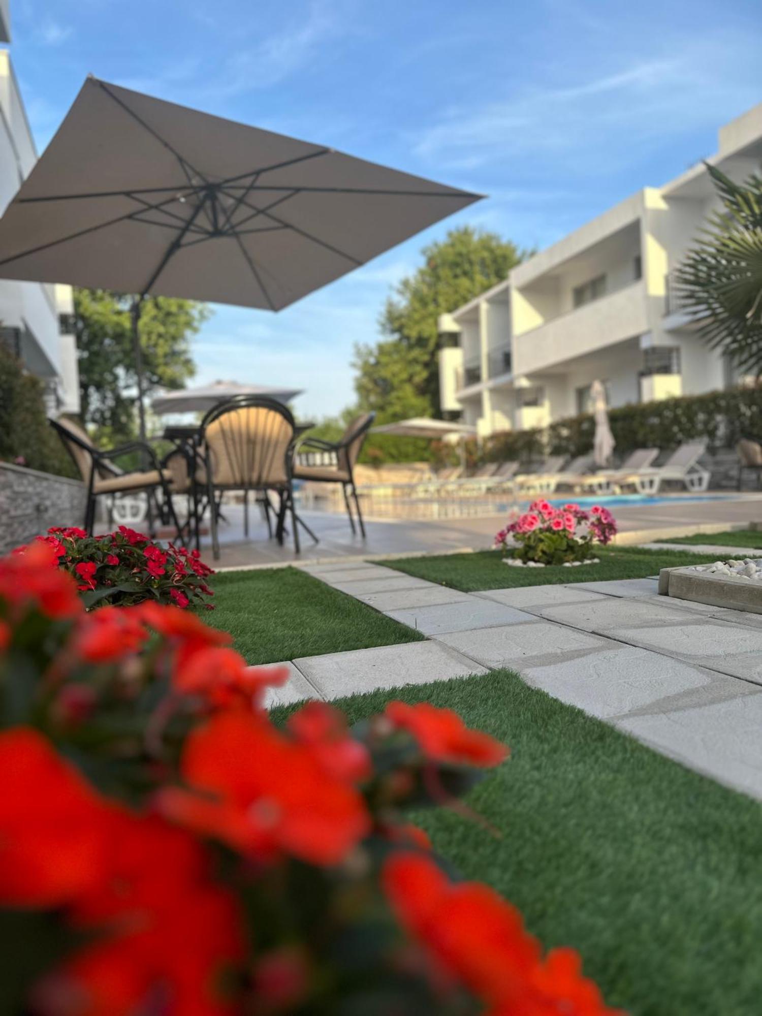 Hotel Halibas Ulcinj Bagian luar foto