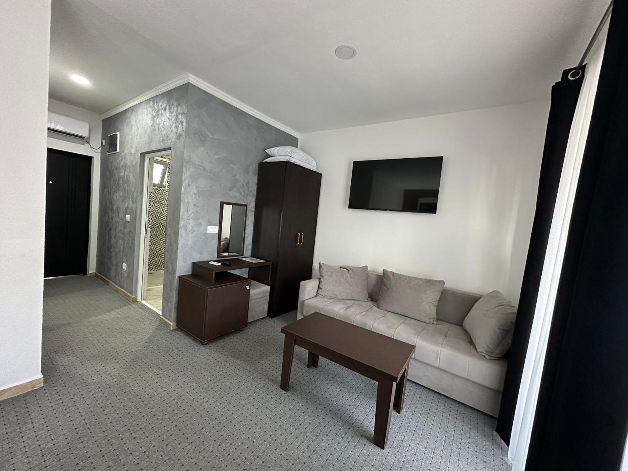 Hotel Halibas Ulcinj Bagian luar foto